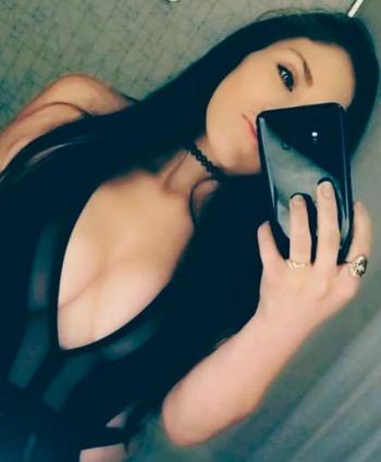 “KitKat”, 25  female escort, Phoenix