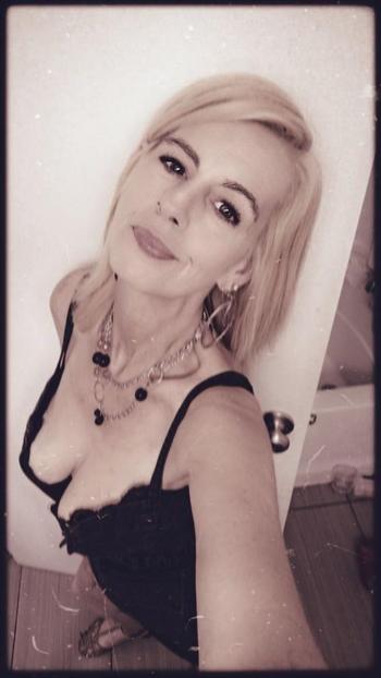 Cherri, 49  female escort, Phoenix